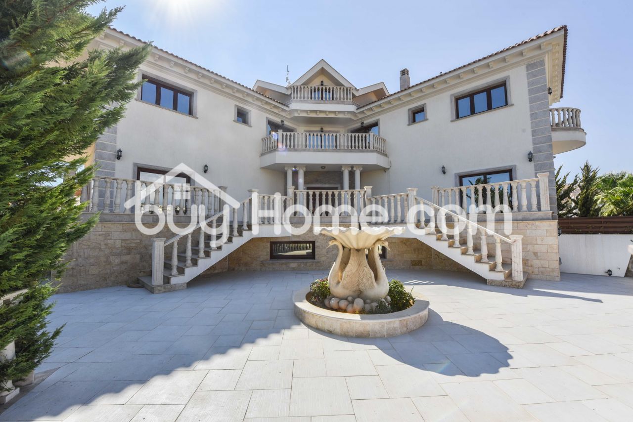 Дом в Лимасоле, Кипр, 619 м2 - фото 1