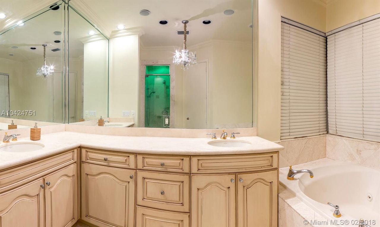 Дом в Майами, США, 340 м² - фото 10