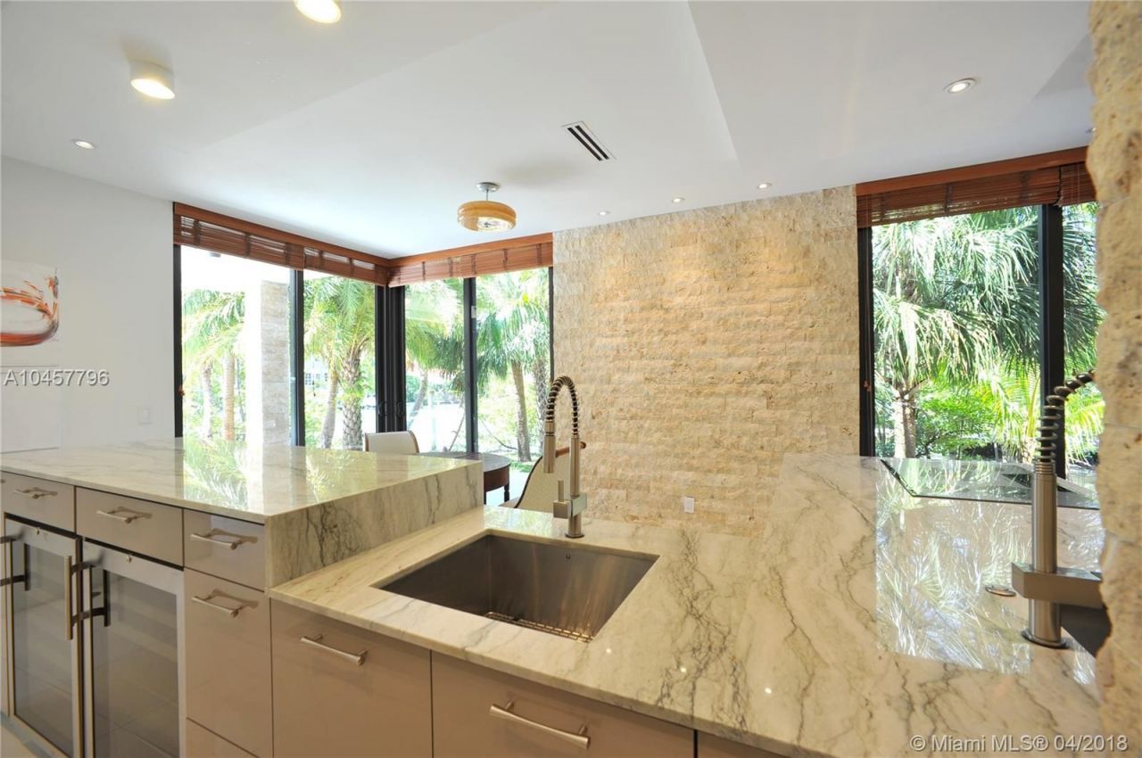 Дом в Майами, США, 320 м² - фото 8