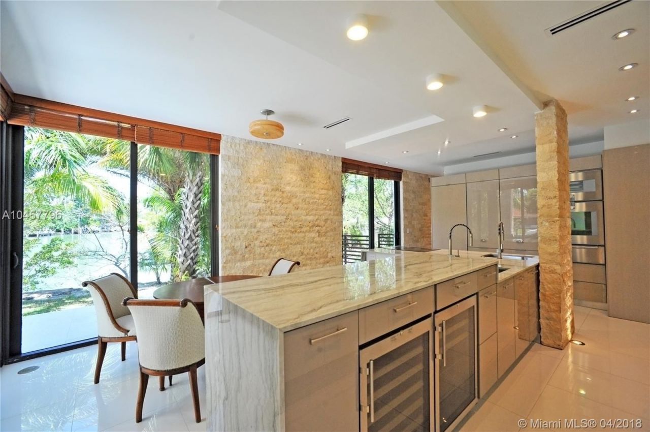 Дом в Майами, США, 320 м² - фото 3