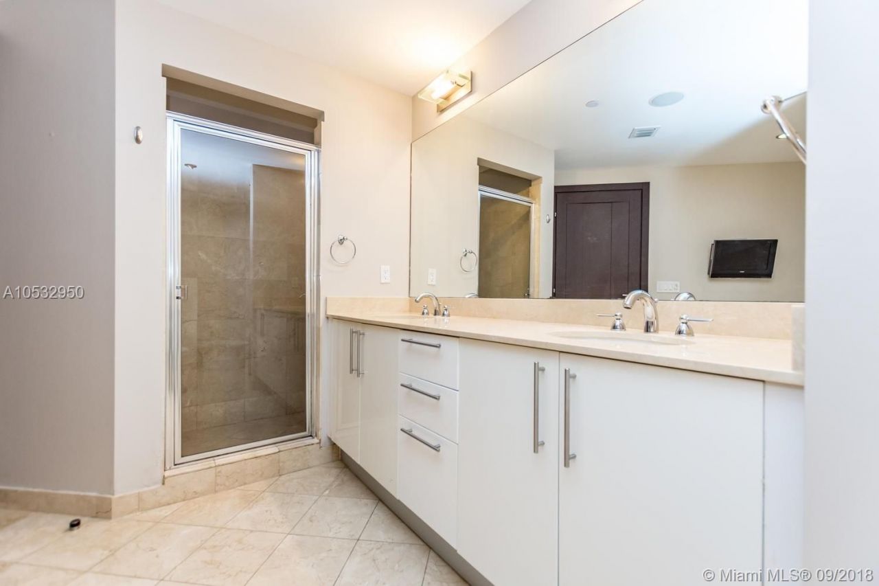 Квартира в Майами, США, 220 м² - фото 9