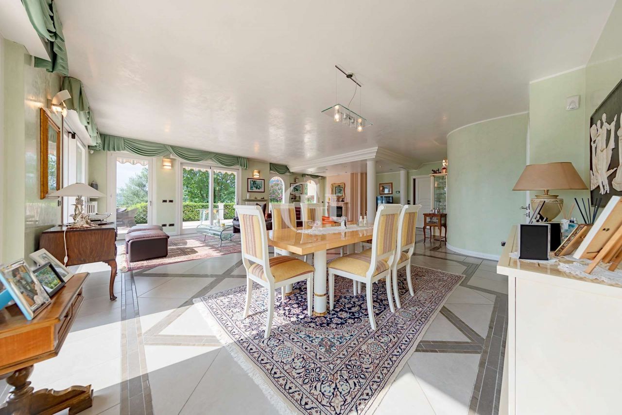 Вилла у озера Гарда, Италия, 570 м² - фото 11