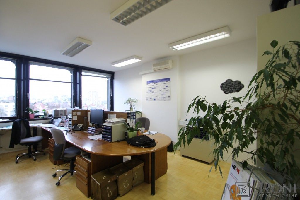 Офис в Любляне, Словения, 371 м2 - фото 1