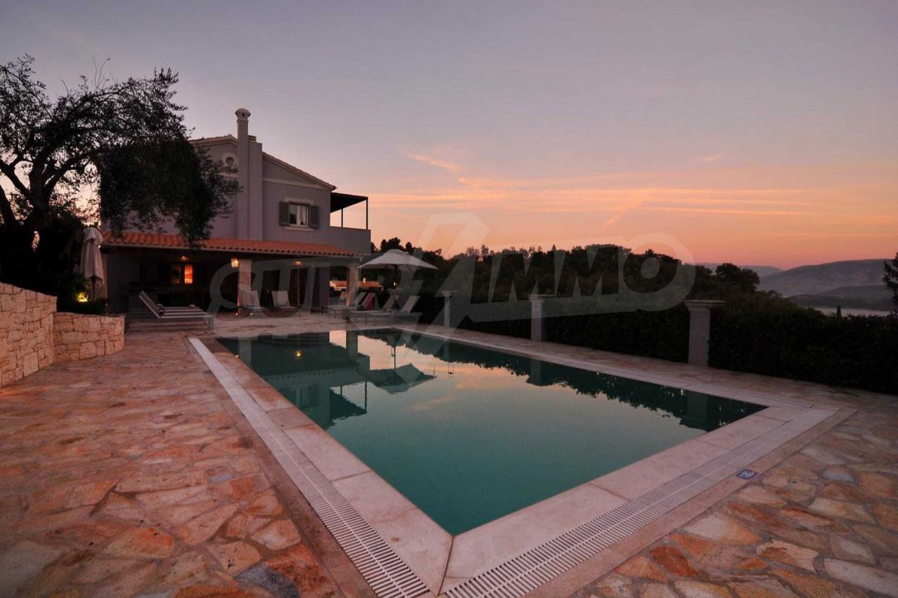 Дом в Айос-Стефаносе, Греция, 400 м2 - фото 1