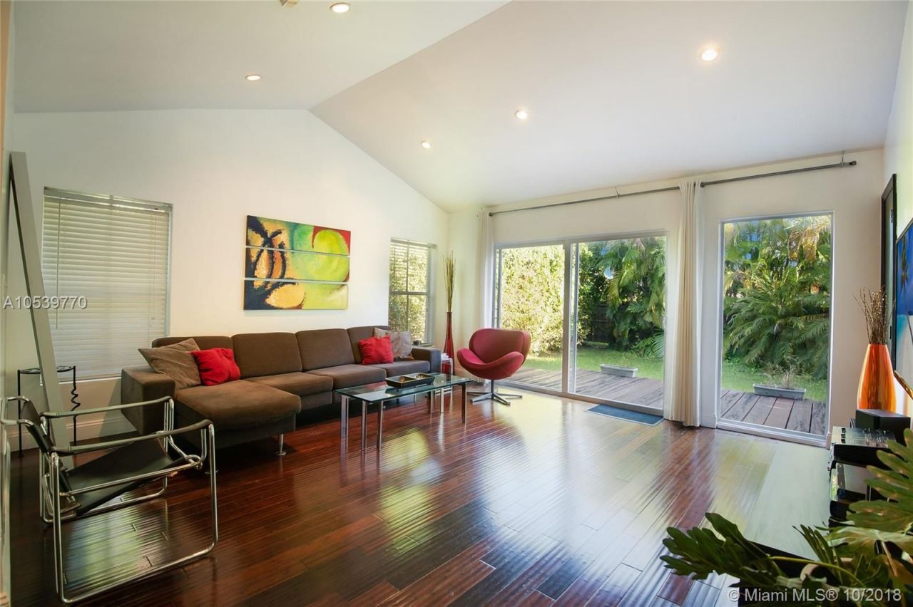 Дом в Майами, США, 200 м² - фото 10