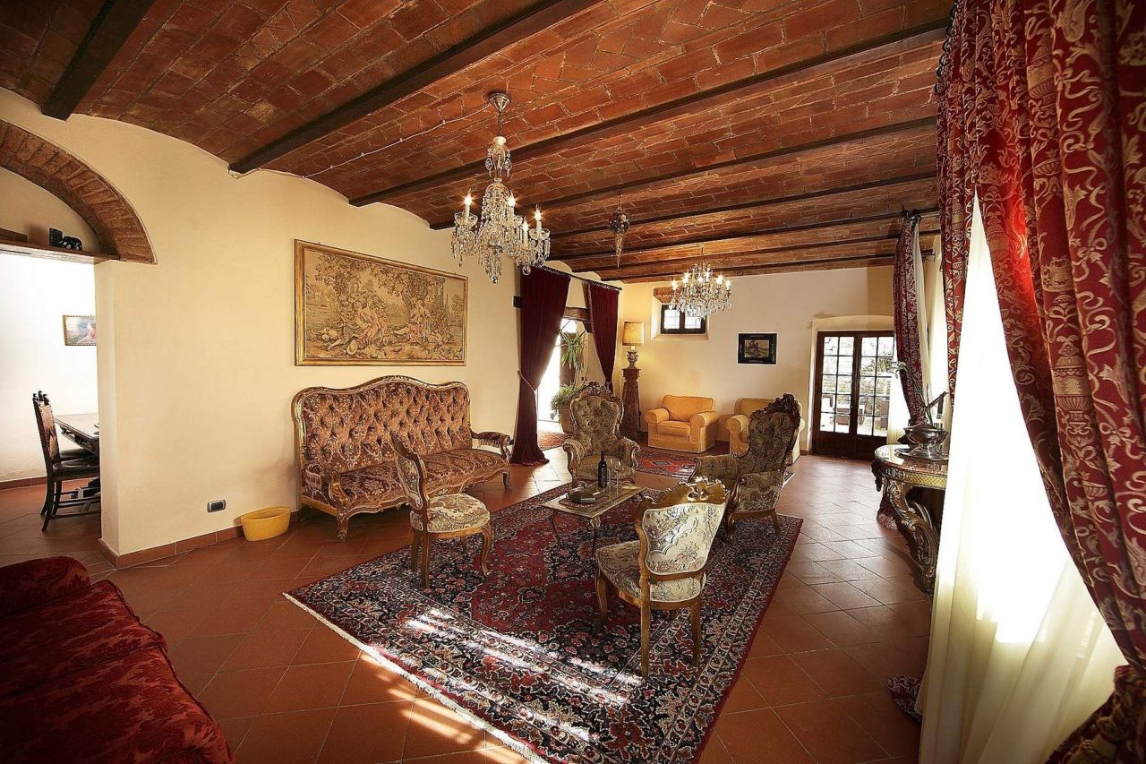 Дом в Кьянти, Италия, 4 000 м2 - фото 1