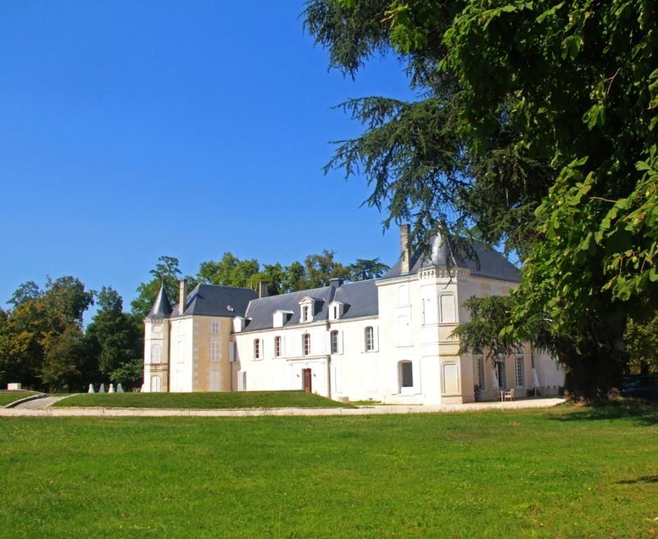 Замок в Пуату-Шаранта, Франция, 1 500 м2 - фото 1
