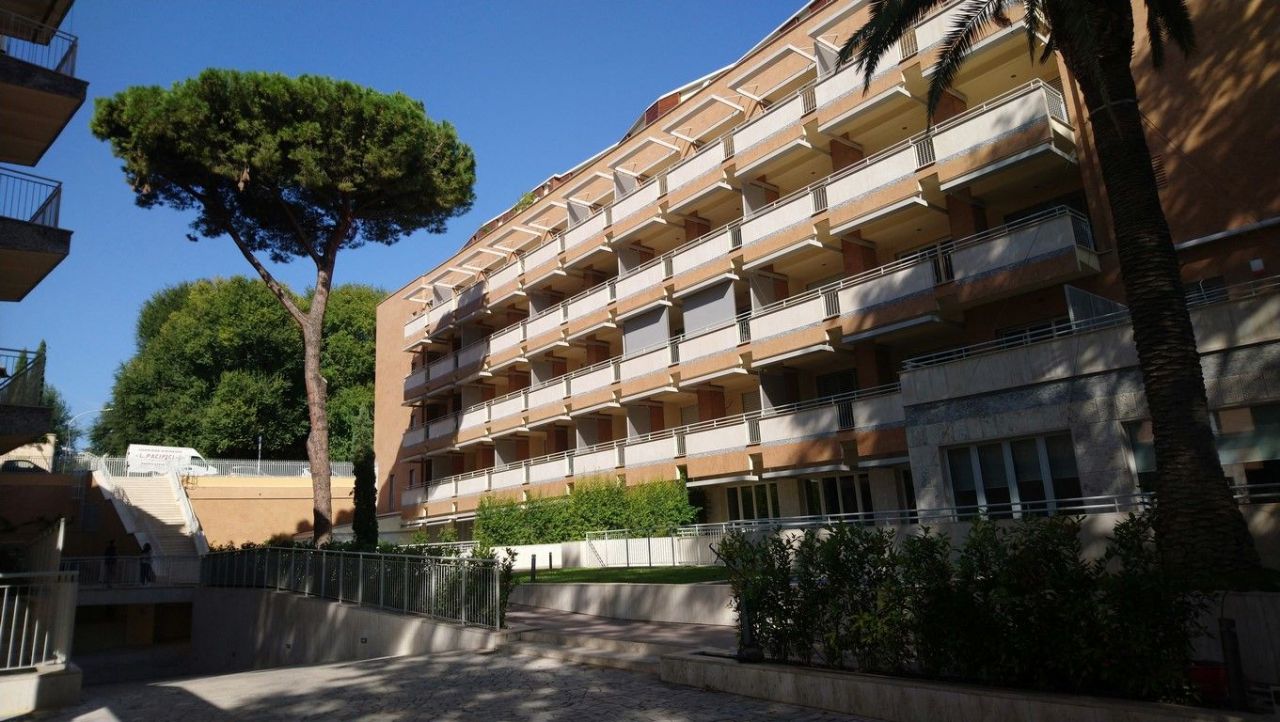 Апартаменты в Риме, Италия, 56 м2 - фото 1