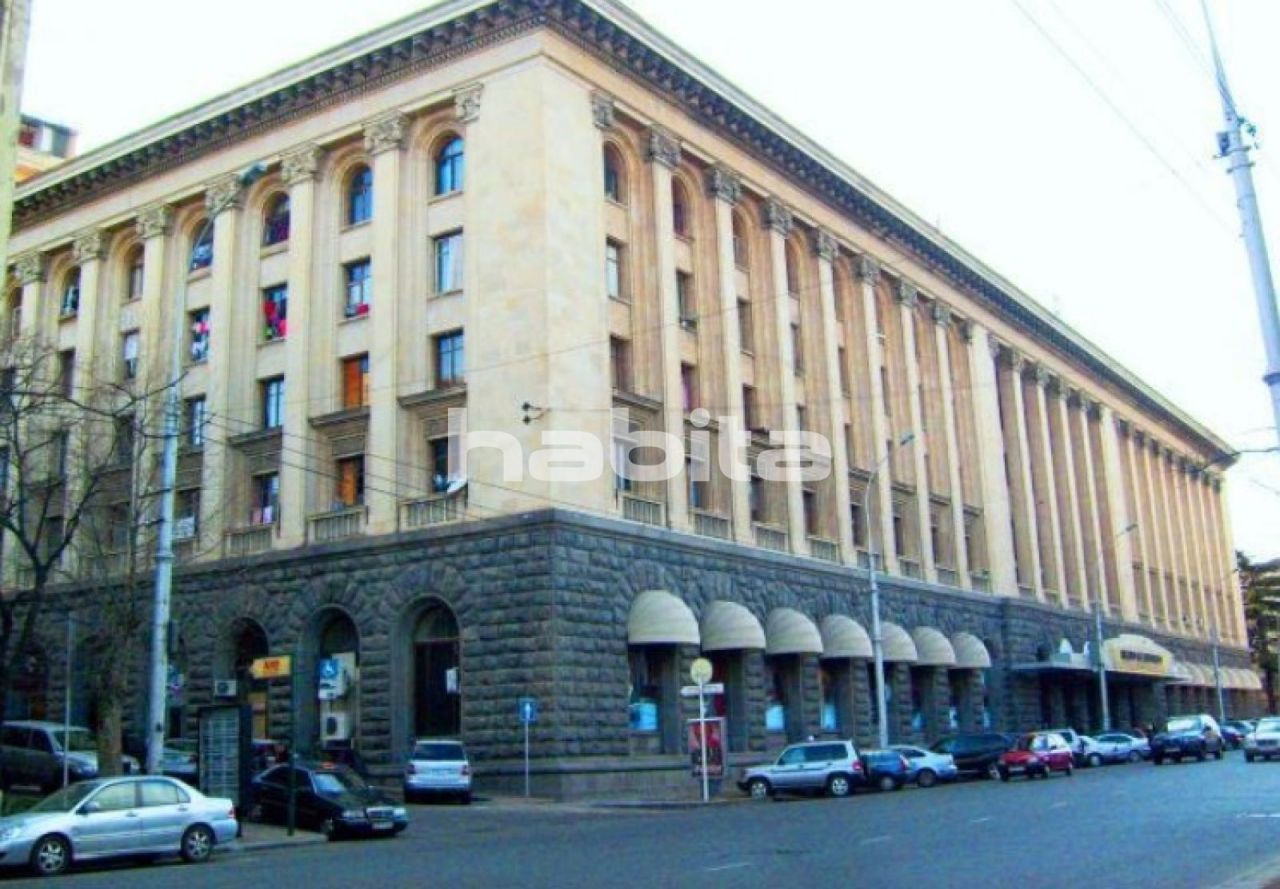 Отель, гостиница в Тбилиси, Грузия, 8 825 м2 - фото 1