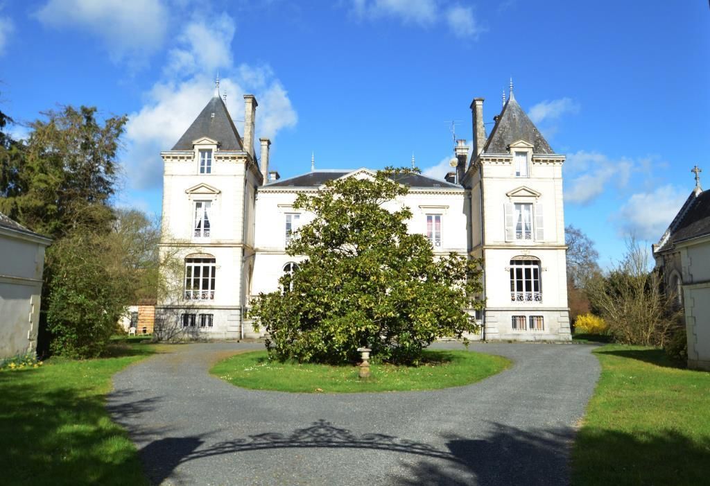 Замок в землях Луары, Франция, 450 м2 - фото 1