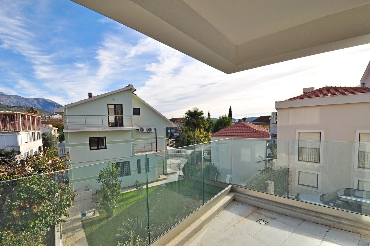 Апартаменты в Тивате, Черногория, 103 м2 - фото 1