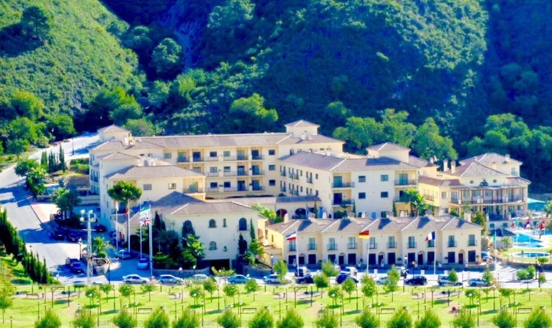 Отель, гостиница на Коста-дель-Соль, Испания, 12 442 м2 - фото 1