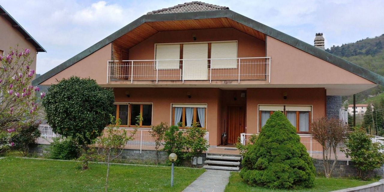 Дом в Савоне, Италия, 430 м2 - фото 1