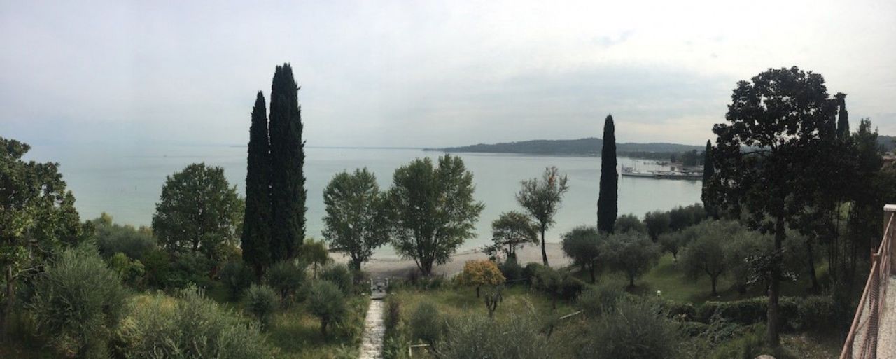 Вилла у озера Гарда, Италия, 600 м2 - фото 1