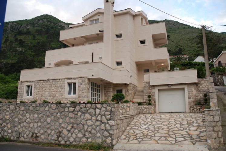 Коммерческая недвижимость в Прчани, Черногория, 450 м² - фото 1