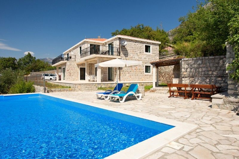 Вилла в Режевичах, Черногория, 350 м² - фото 1