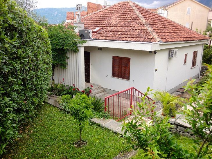 Дом в Доброте, Черногория, 200 м2 - фото 1