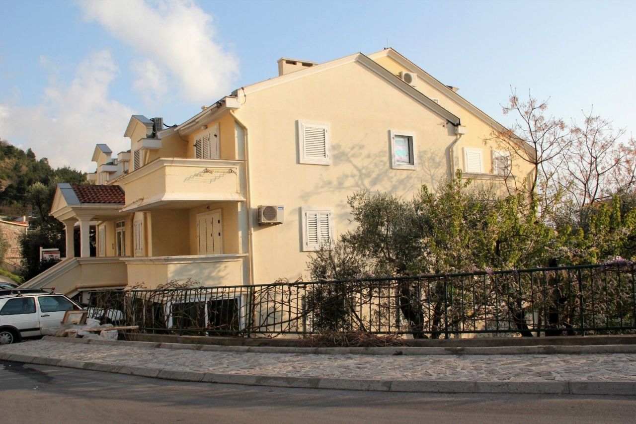 Коммерческая недвижимость в Святом Стефане, Черногория, 22 м2 - фото 1