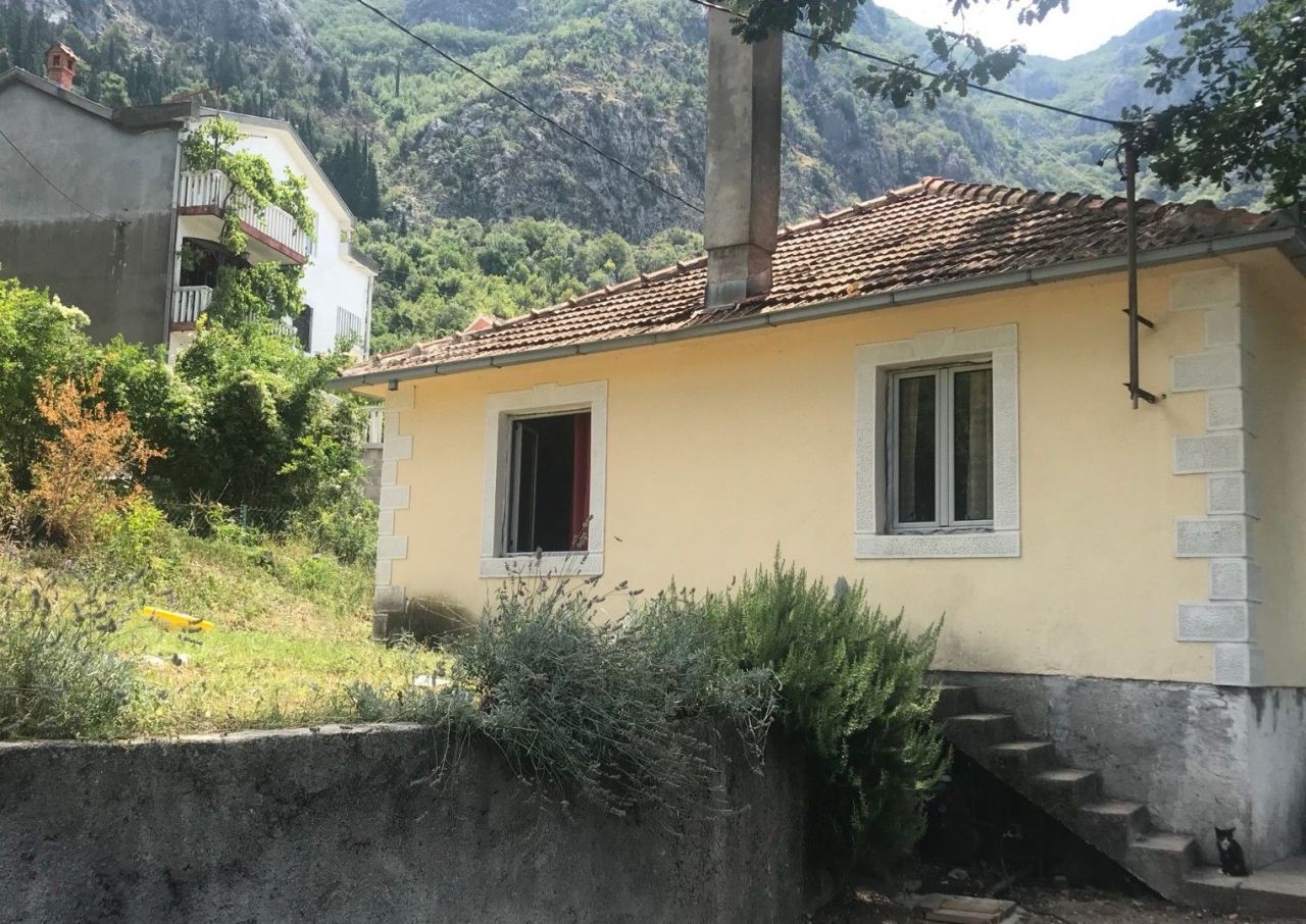 Дом в Рисане, Черногория, 80 м2 - фото 1