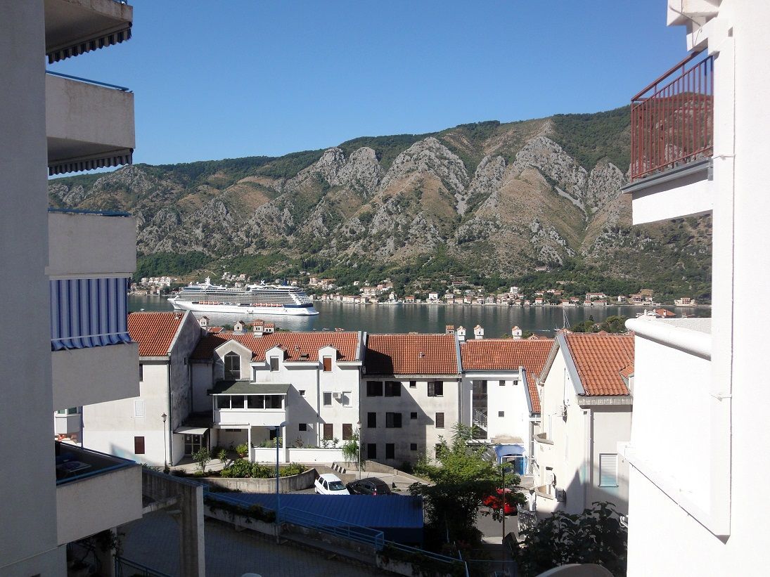 Квартира в Доброте, Черногория, 68 м2 - фото 1