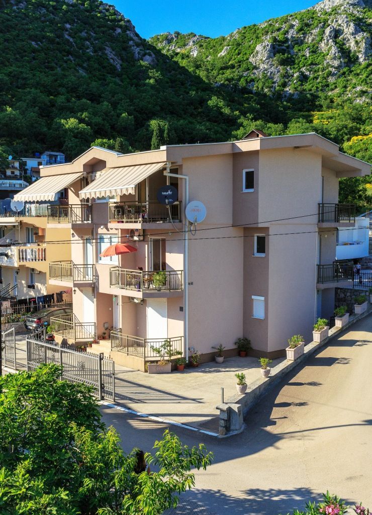 Отель, гостиница в Чани, Черногория, 372 м² - фото 2