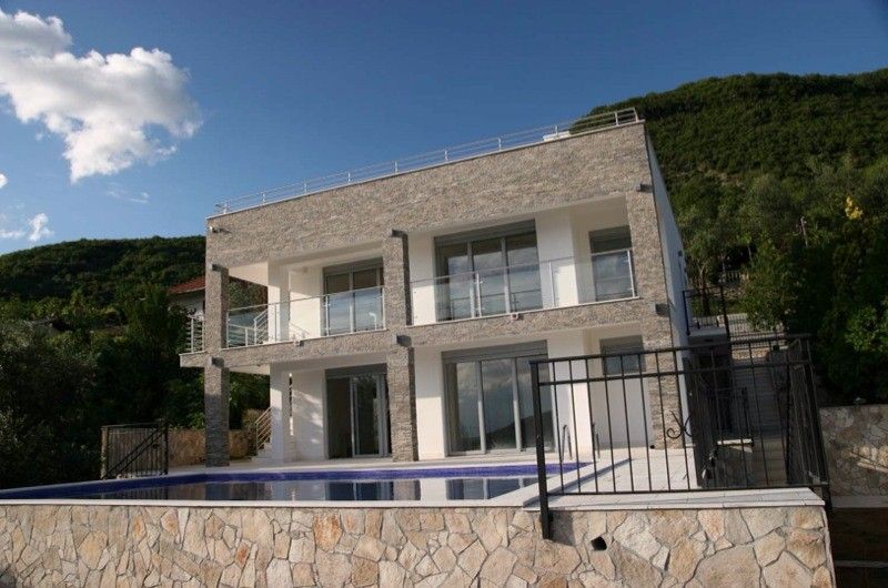 Вилла в Херцег-Нови, Черногория, 267 м² - фото 1