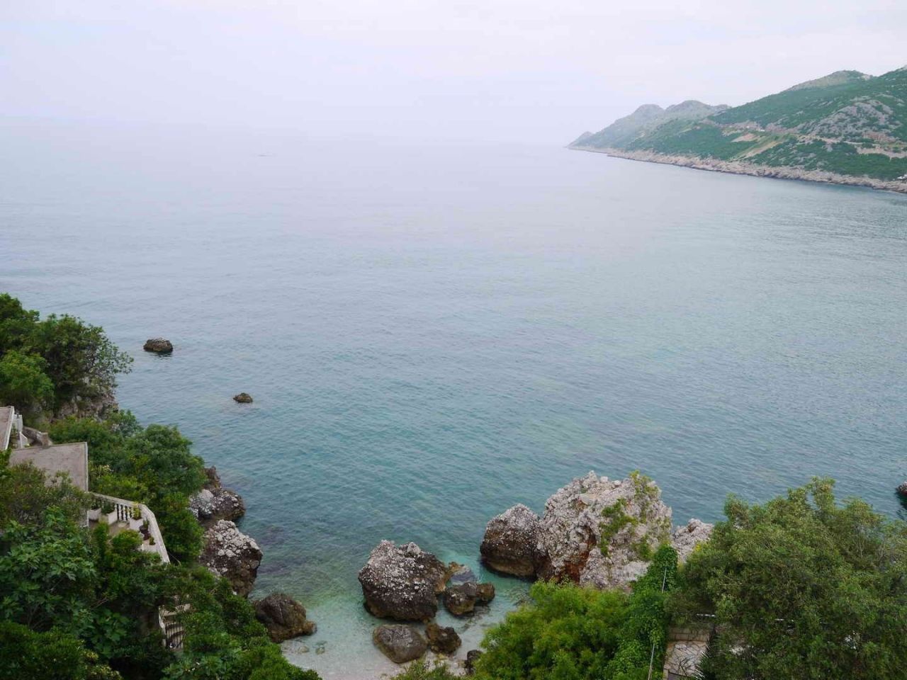 Температура воды в черногории. Добра вода. Добра вода Черногория фото. Черногория добра воды дома. Добры воды фото.