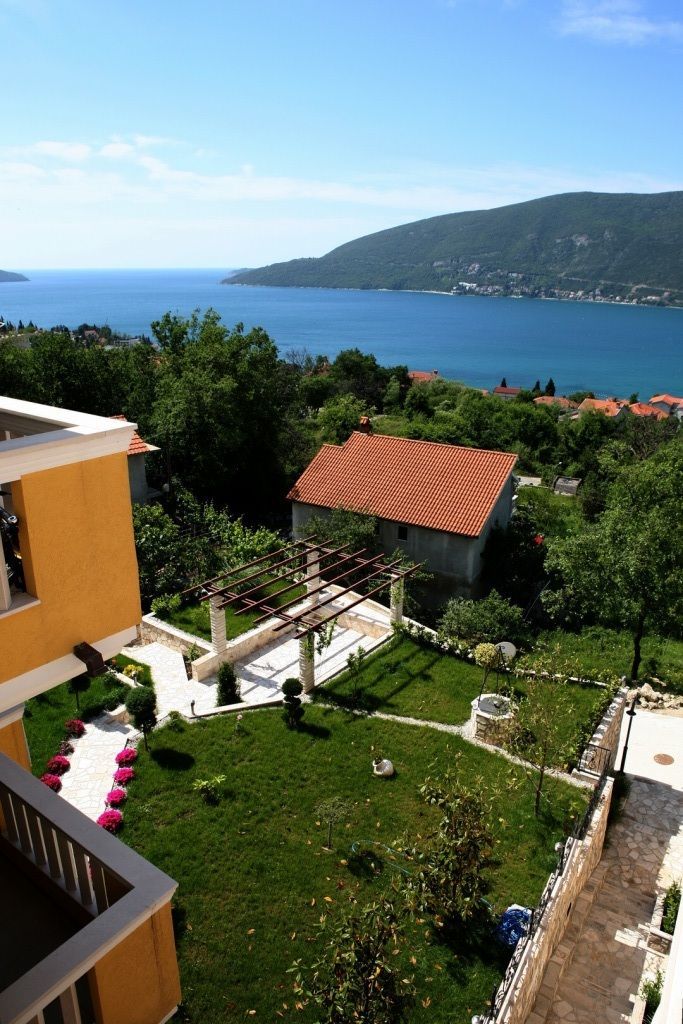 Квартира в Херцег-Нови, Черногория, 115 м² - фото 18