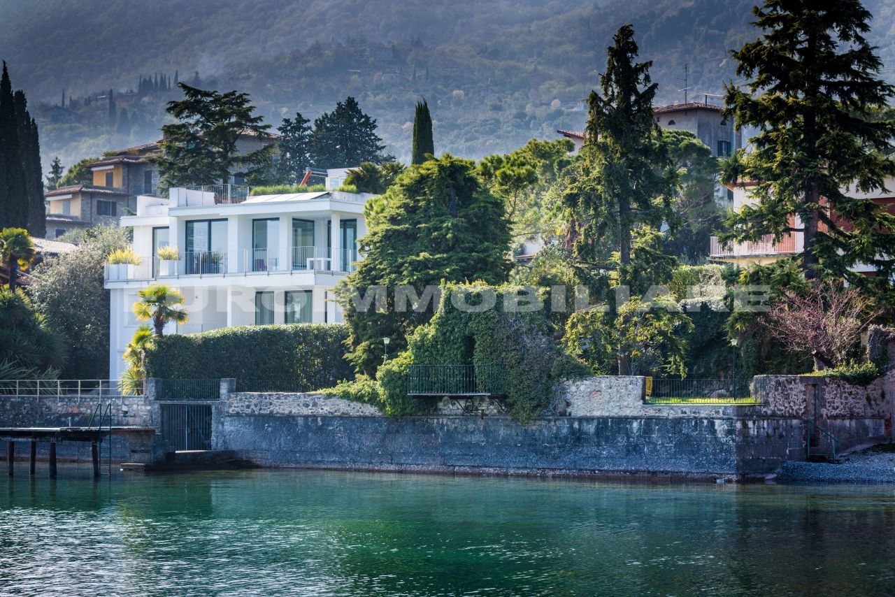 Вилла у озера Гарда, Италия, 310 м2 - фото 1