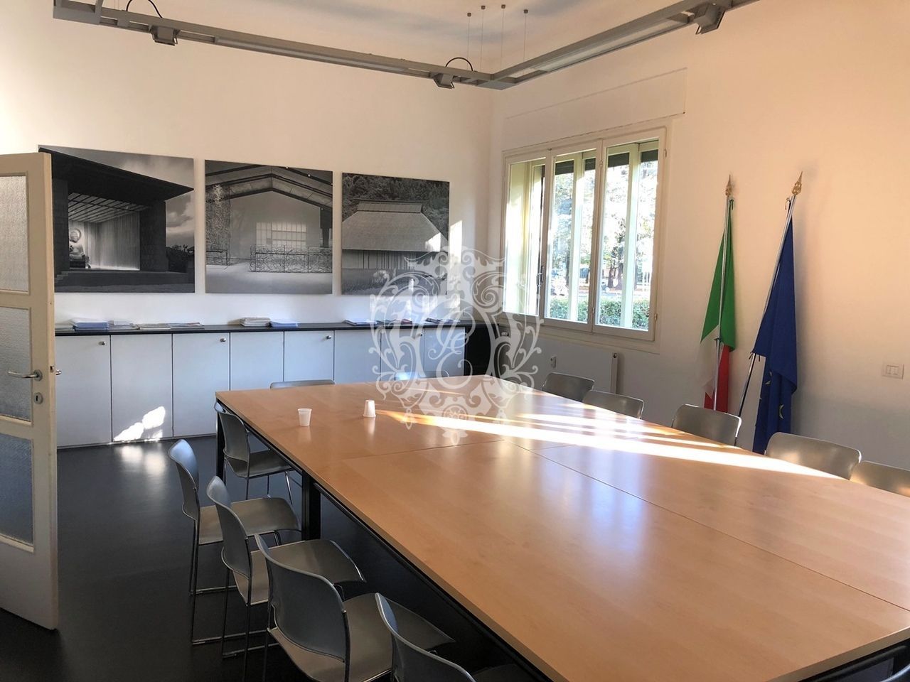 Офис у озера Комо, Италия, 360 м2 - фото 1