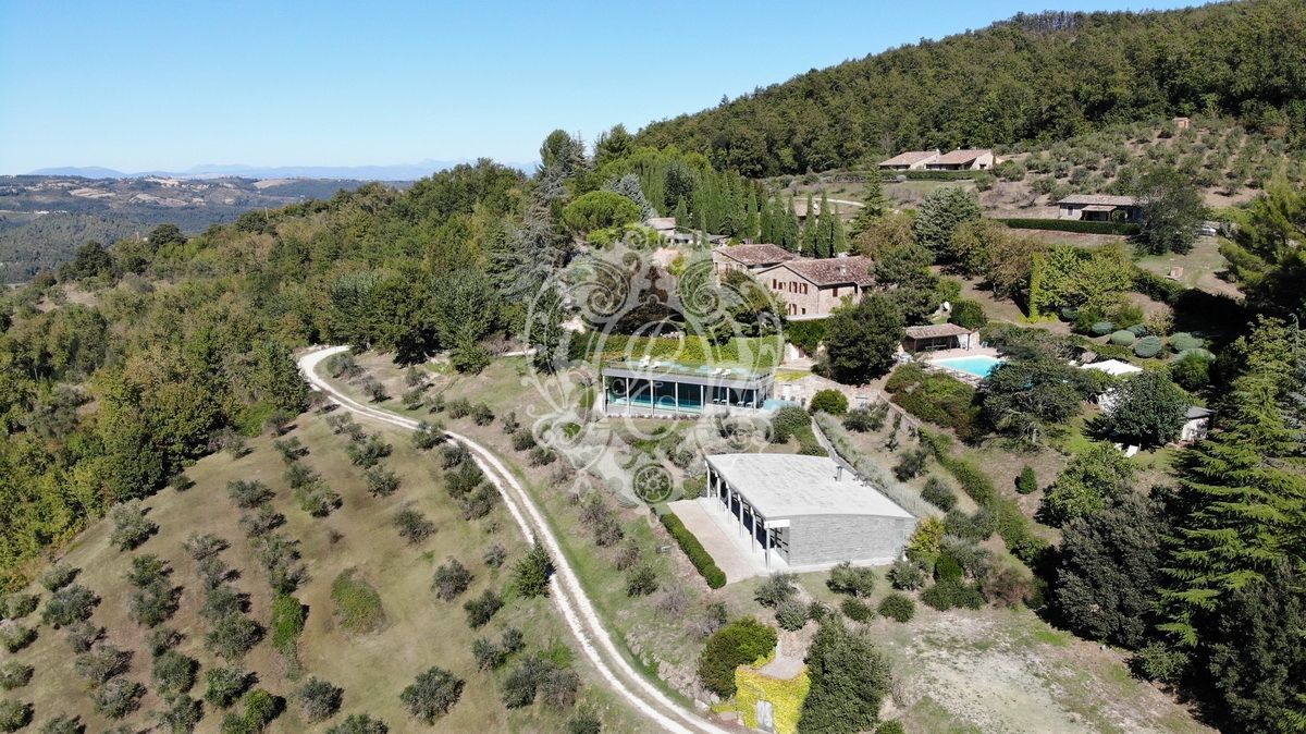 Отель, гостиница в Тоди, Италия, 1 626 м² - фото 2