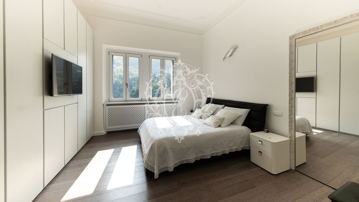 Апартаменты у озера Комо, Италия, 300 м² - фото 16