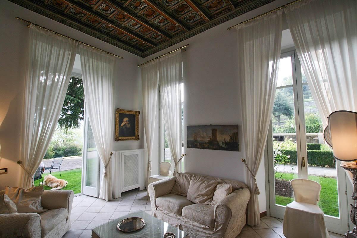 Апартаменты у озера Комо, Италия, 150 м2 - фото 1