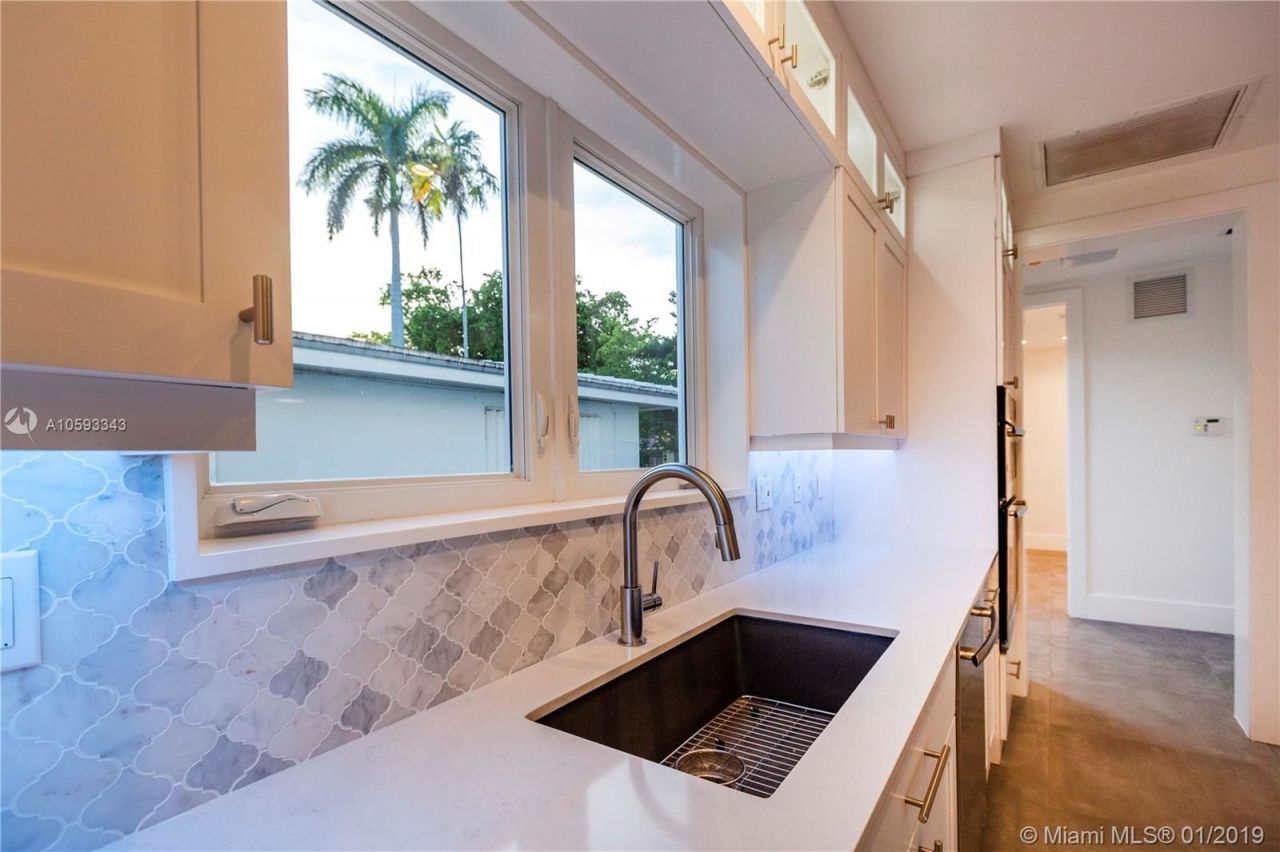 Дом в Майами, США, 330 м² - фото 12