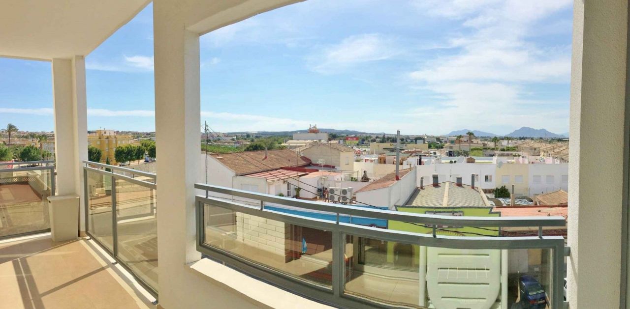 Апартаменты в Рохалесе, Испания, 87 м2 - фото 1