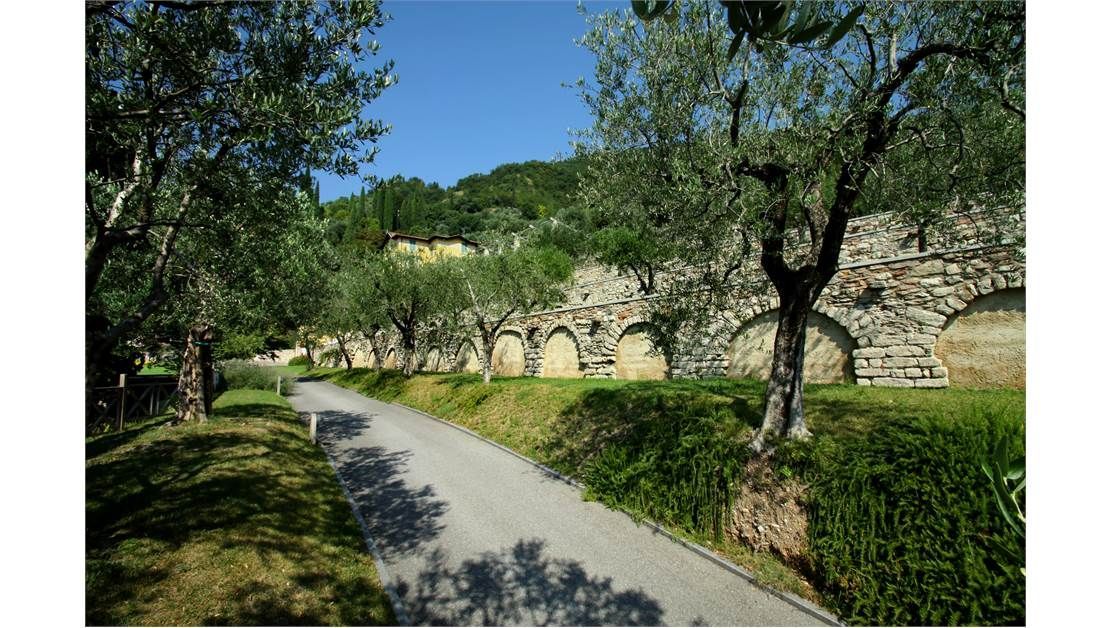 Поместье у озера Гарда, Италия, 1 000 м² - фото 12