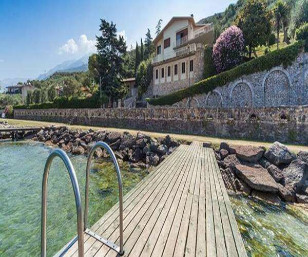 Вилла у озера Гарда, Италия, 375 м2 - фото 1