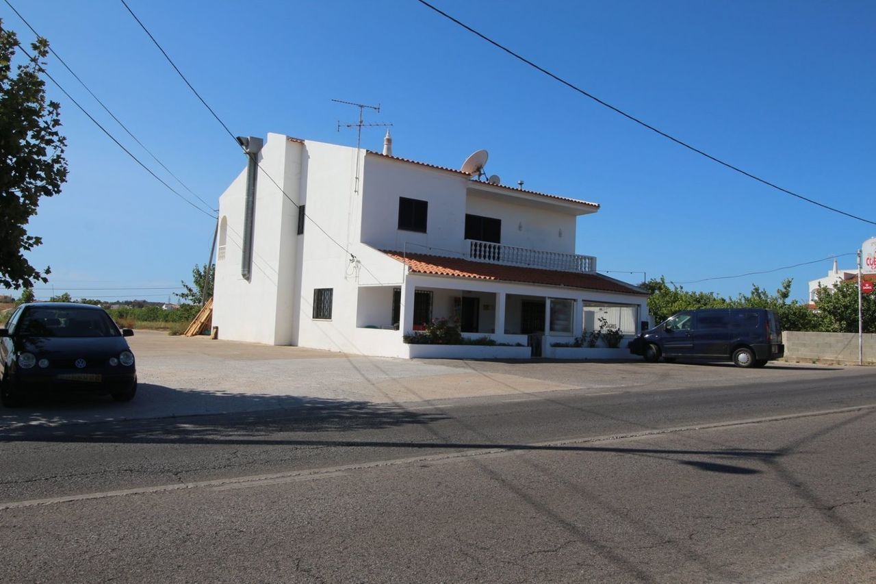 Коммерческая недвижимость в Албуфейре, Португалия, 248 м2 - фото 1