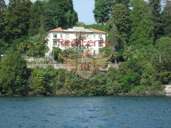 Вилла у озера Маджоре, Италия, 1 200 м2 - фото 1