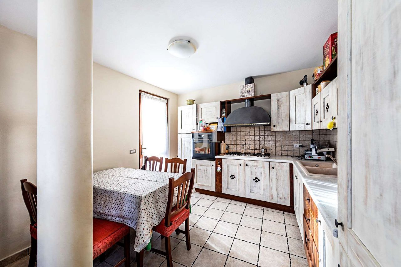 Дом у озера Гарда, Италия, 135 м² - фото 4