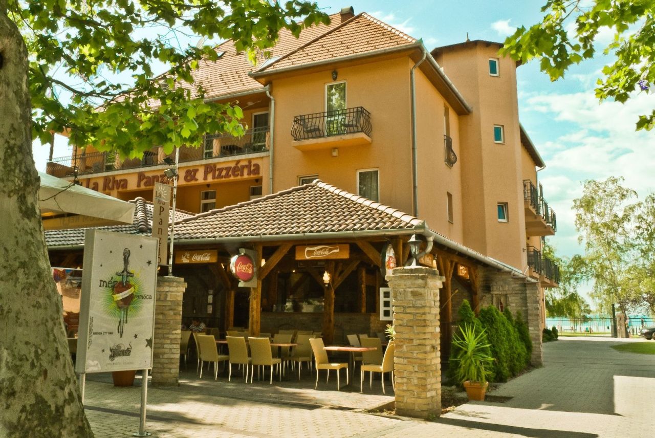 Отель, гостиница в Шиофоке, Венгрия, 1 855 м2 - фото 1