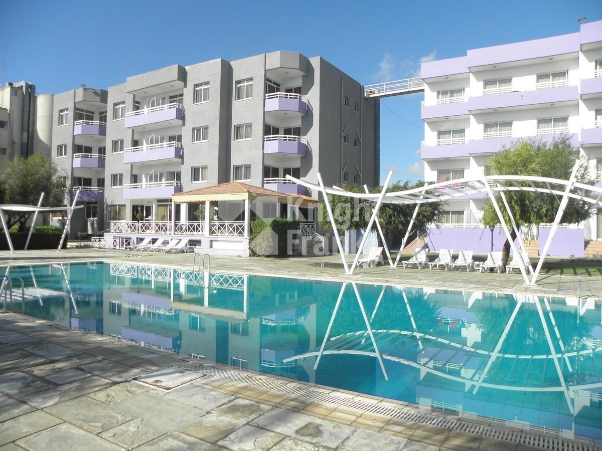 Коммерческая недвижимость в Лимасоле, Кипр, 1 323 м2 - фото 1