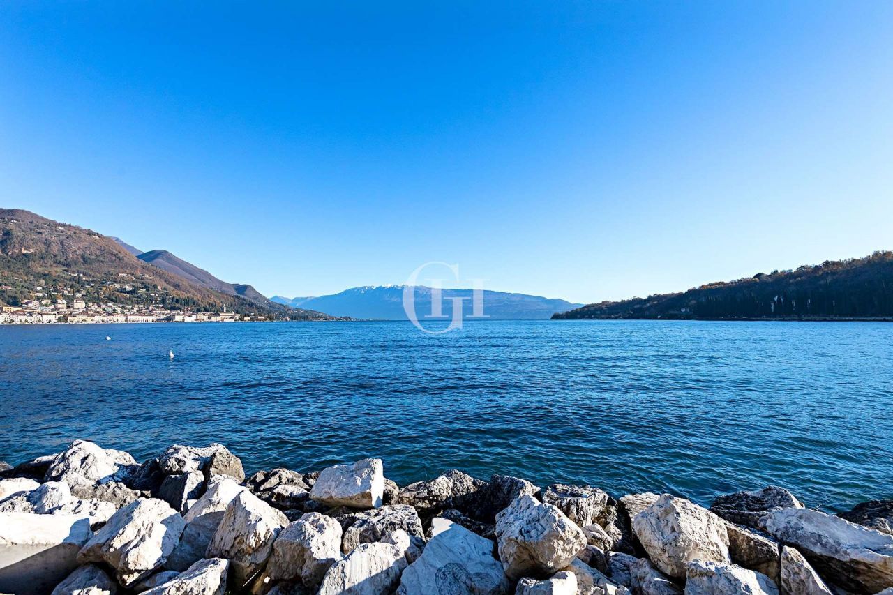 Вилла у озера Гарда, Италия, 240 м² - фото 17