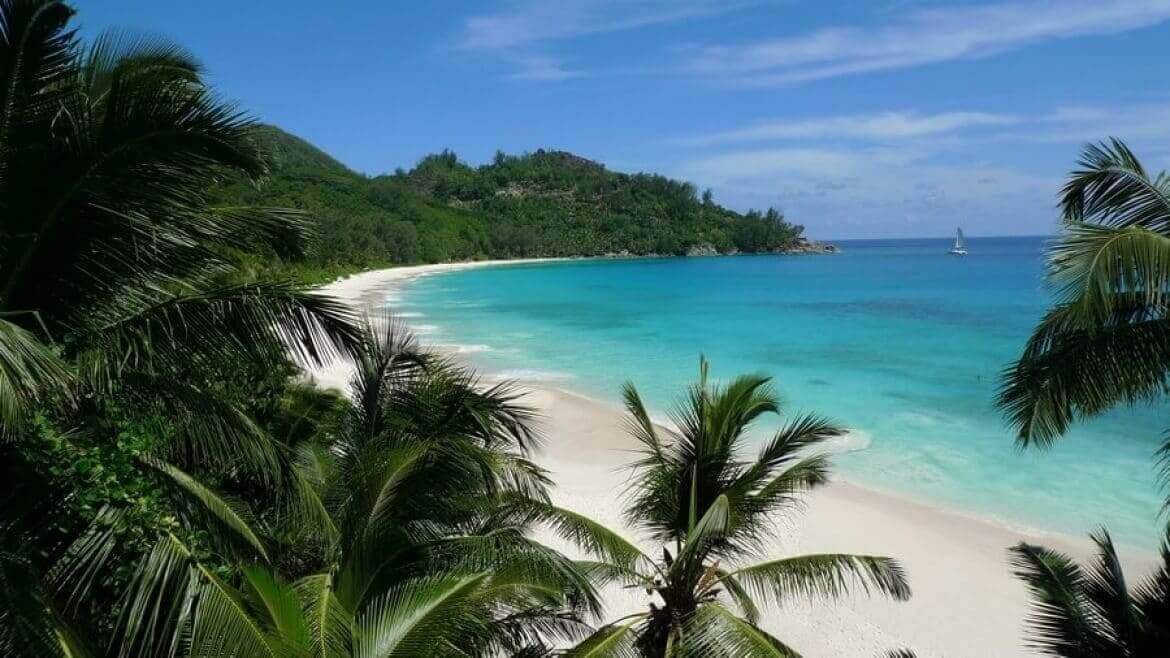 Земля на Маэ, Сейшельские острова, 28 380 000 м2 - фото 1