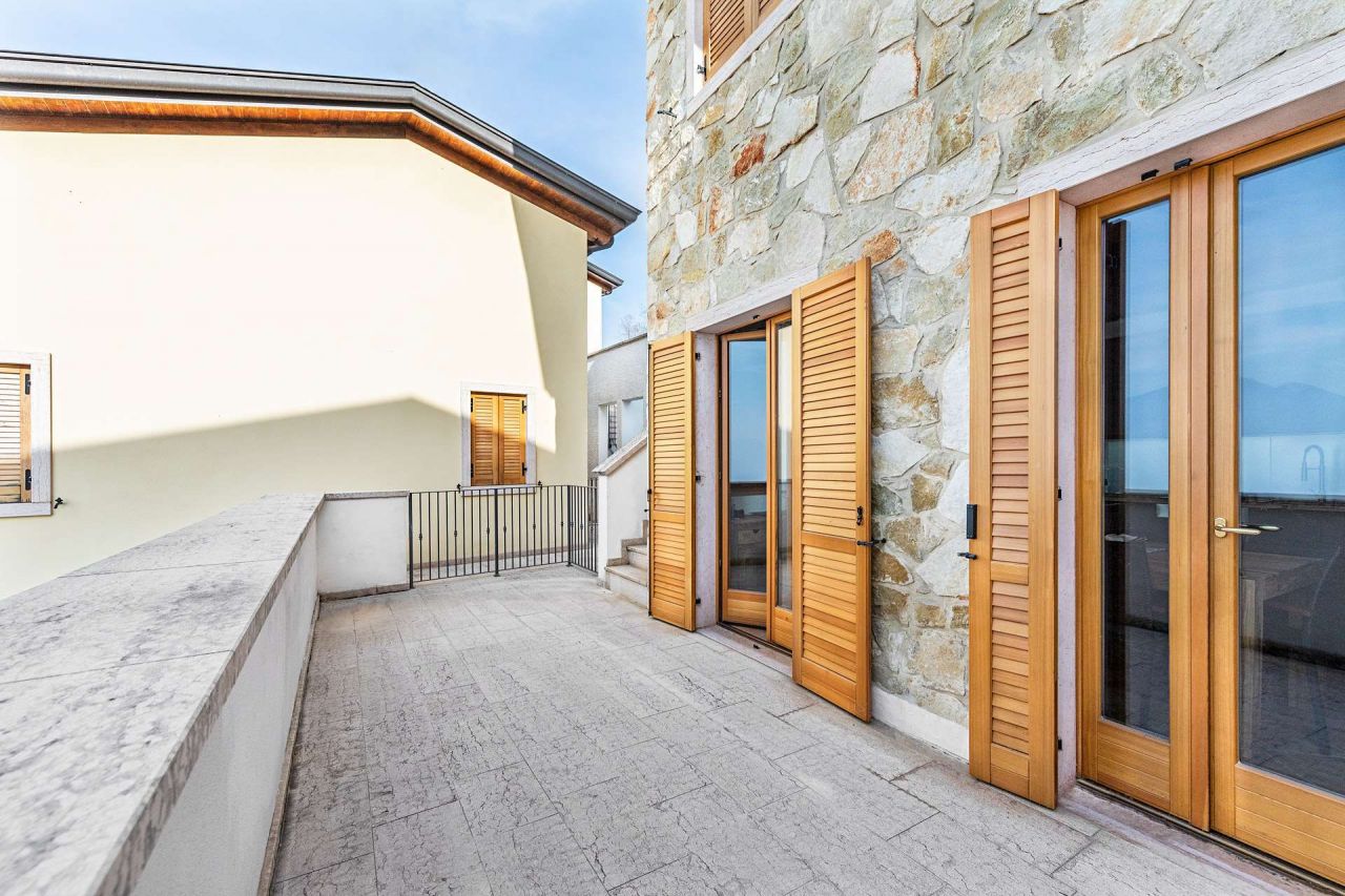 Таунхаус у озера Гарда, Италия, 235 м² - фото 9