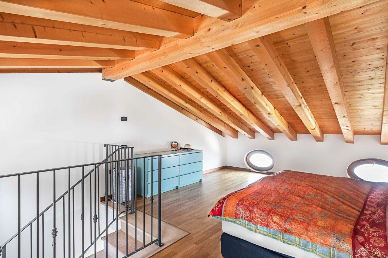 Таунхаус у озера Гарда, Италия, 235 м² - фото 12