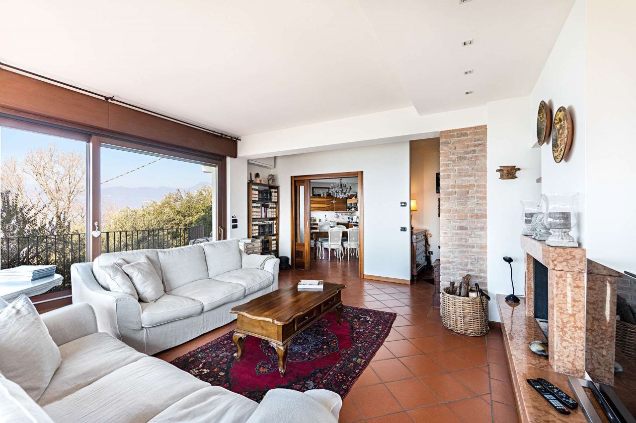 Вилла у озера Гарда, Италия, 300 м² - фото 5