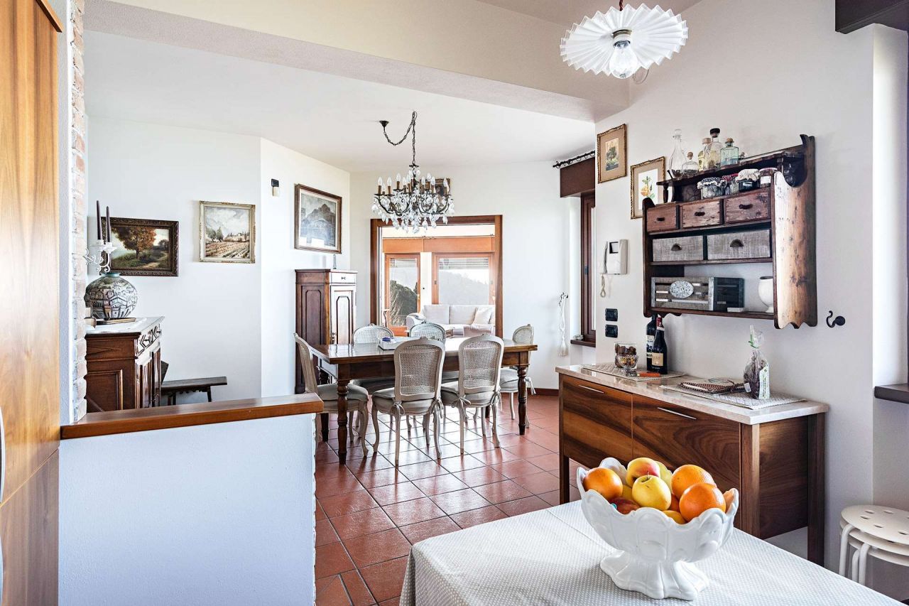 Вилла у озера Гарда, Италия, 300 м² - фото 15