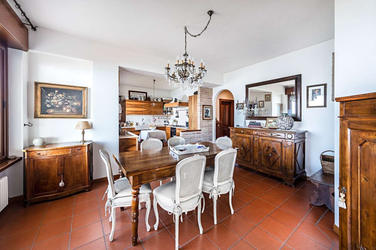 Вилла у озера Гарда, Италия, 300 м² - фото 13