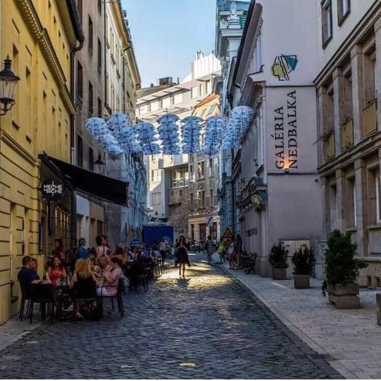 Дом в Братиславе, Словакия, 942 м² - фото 1